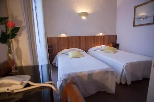 Logis Hotels - Hotel Et Restaurant Le Lion D'Or  Gramat