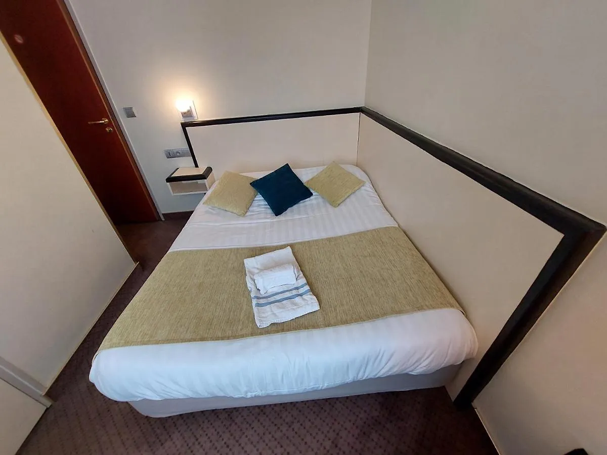 Logis Hotels - Hotel Et Restaurant Le Lion D'Or